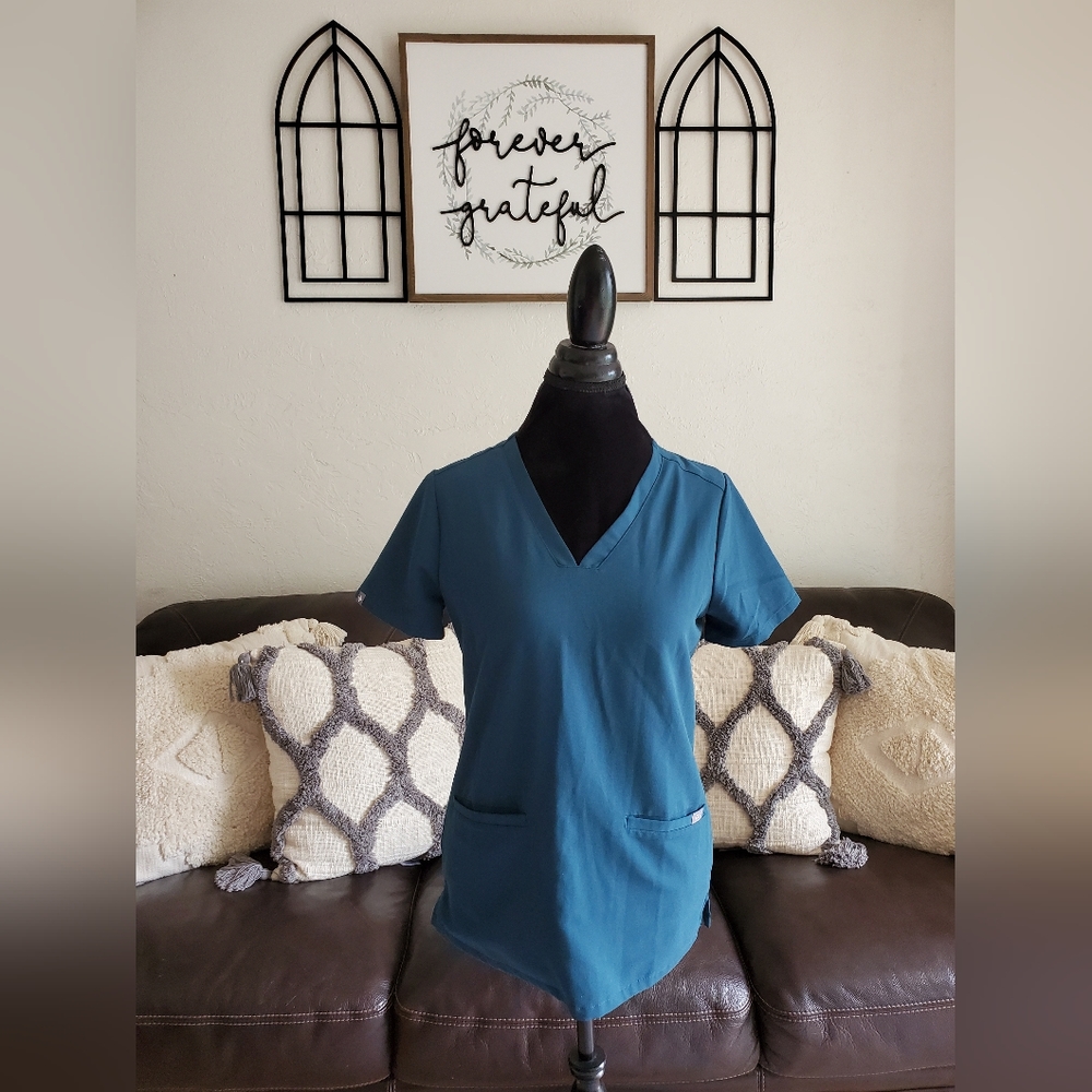 Figs Technical Collection Scrub Top Women's Size XS Classic Robin Blue Boho
